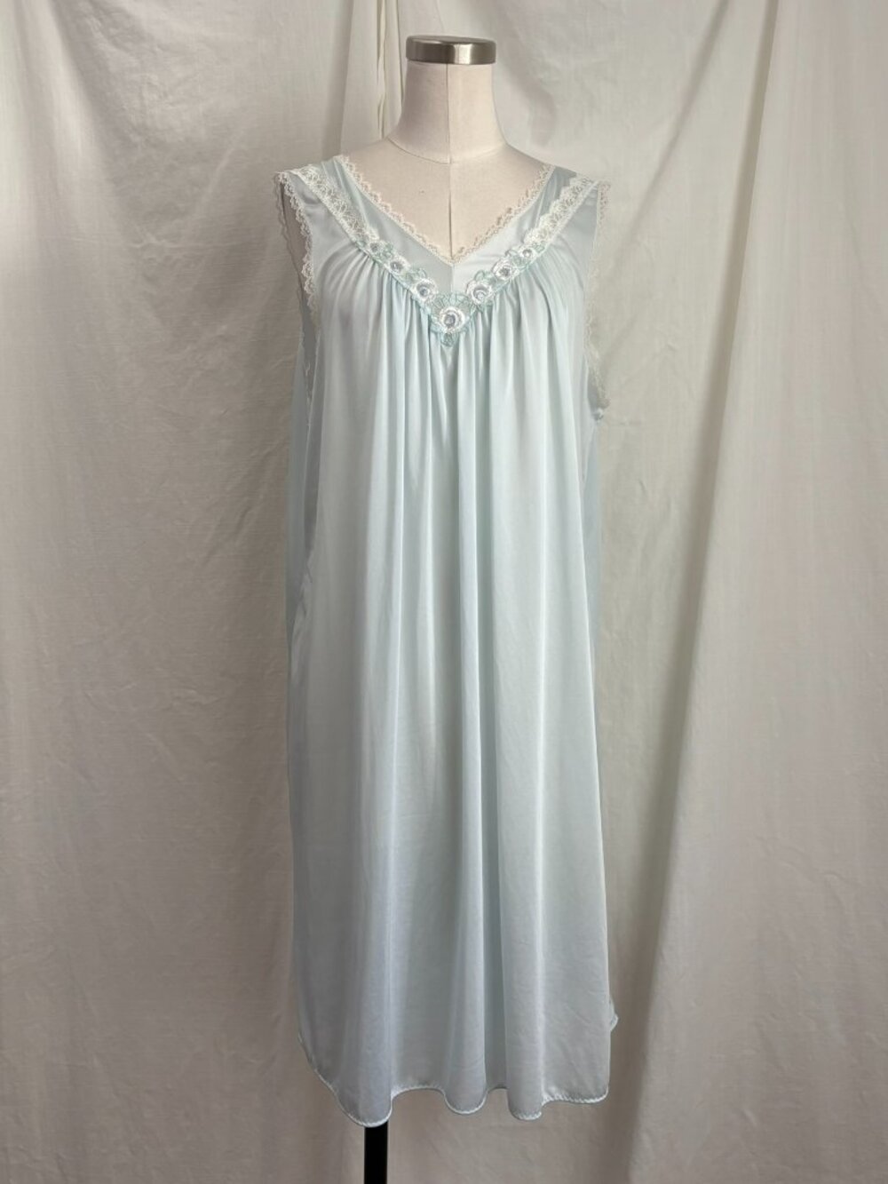 Miss Elaine Vintage Nightgown Light Blue Lace Embroidered L Retro 80s 90s Nylon